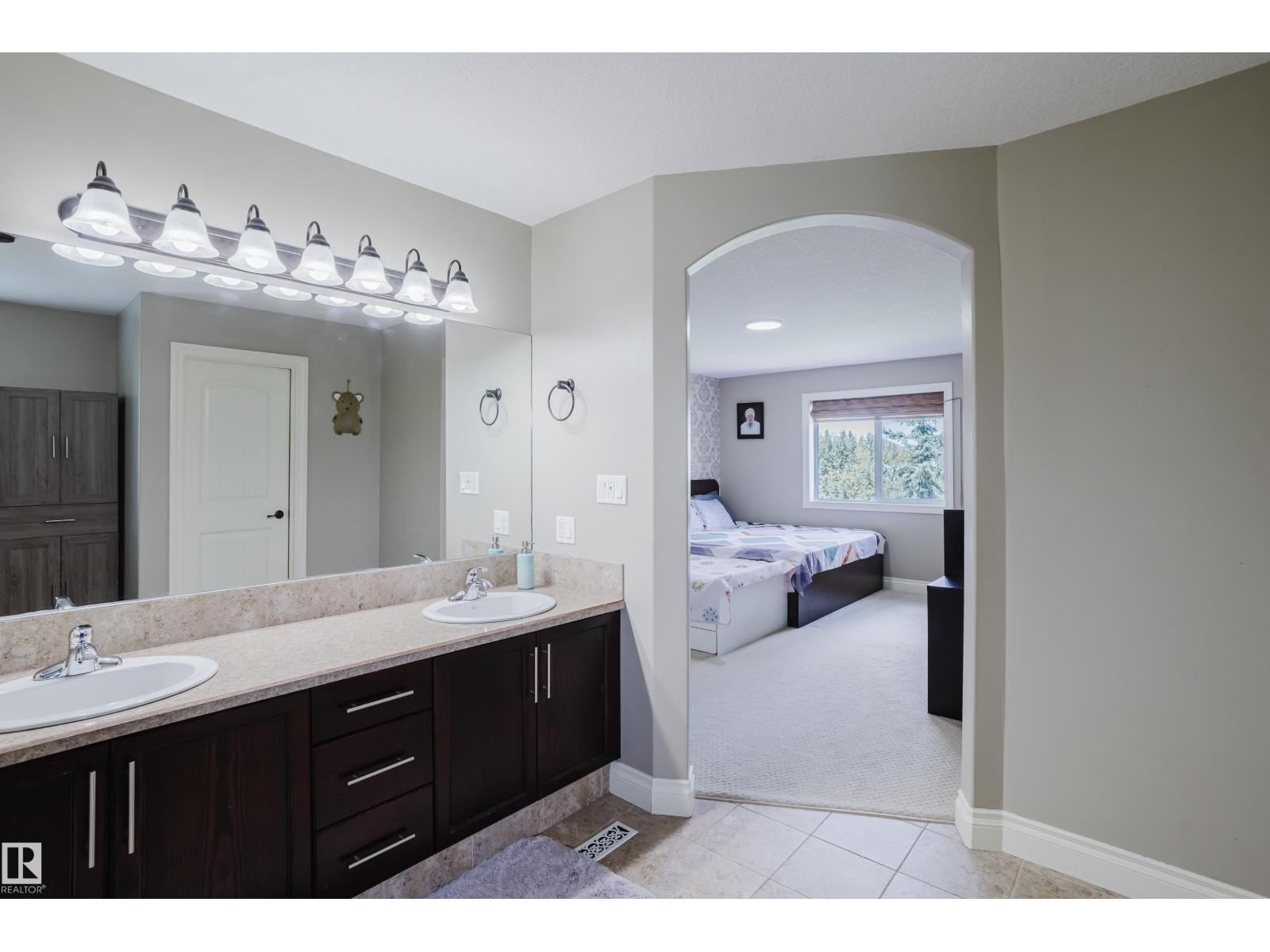 Photo 3 of 3359 18 St Nw, Edmonton AB