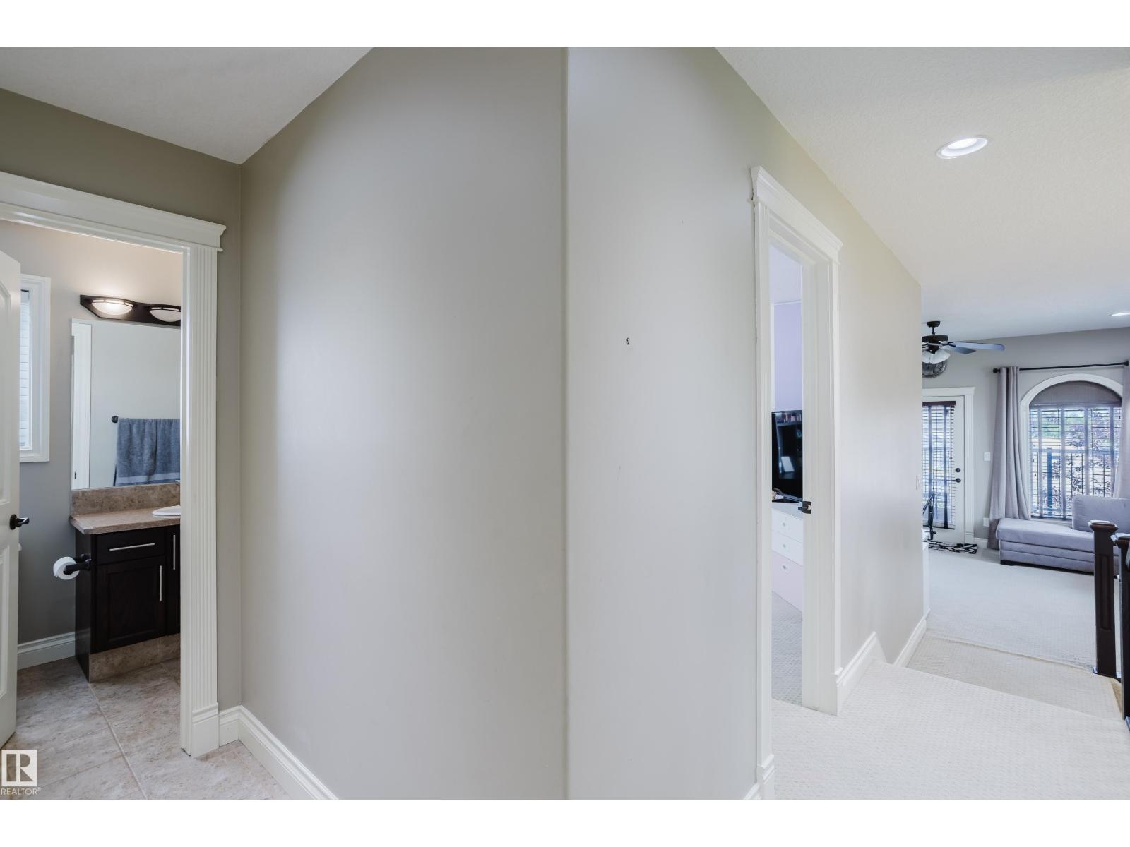 Photo 12 of 3359 18 St Nw, Edmonton AB