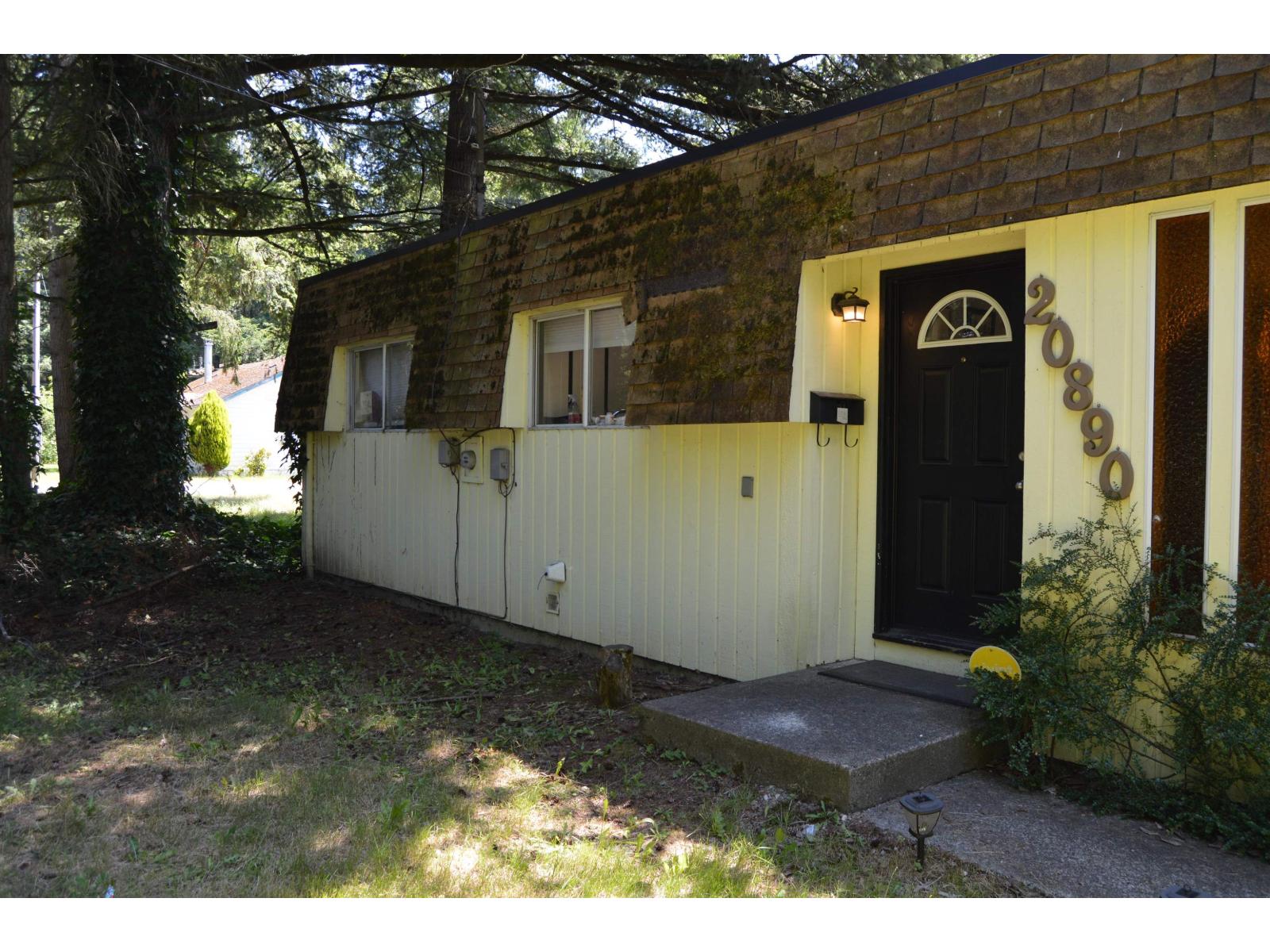 Photo 1 of 20890 42 Avenue, Langley BC