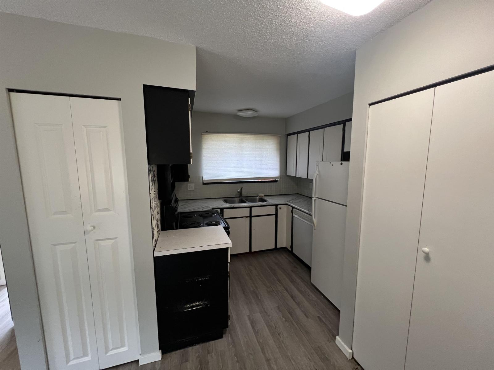 Photo 4 of 20890 42 Avenue, Langley BC