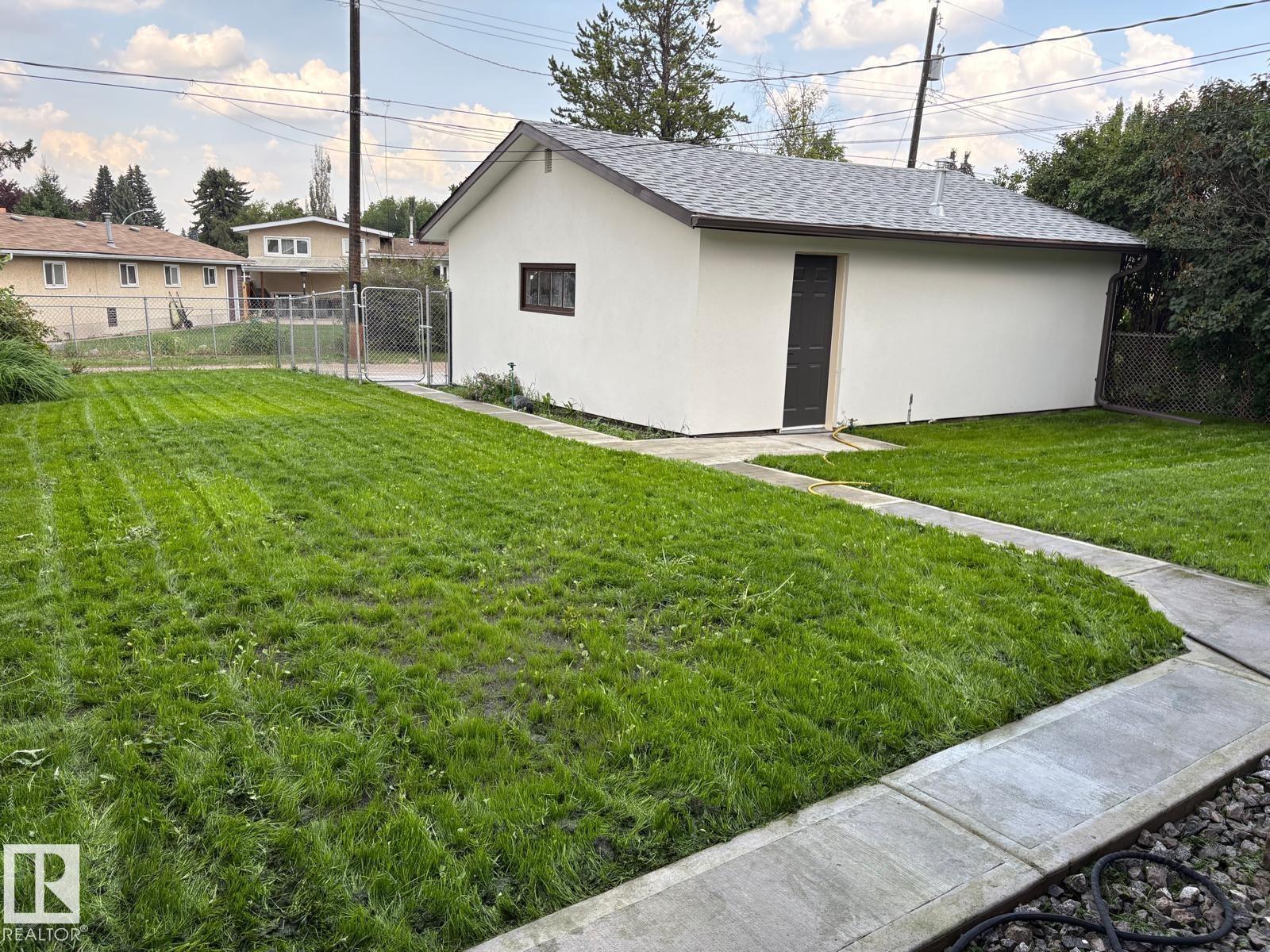 Photo 5 of 6808 95 Av Nw Nw, Edmonton AB