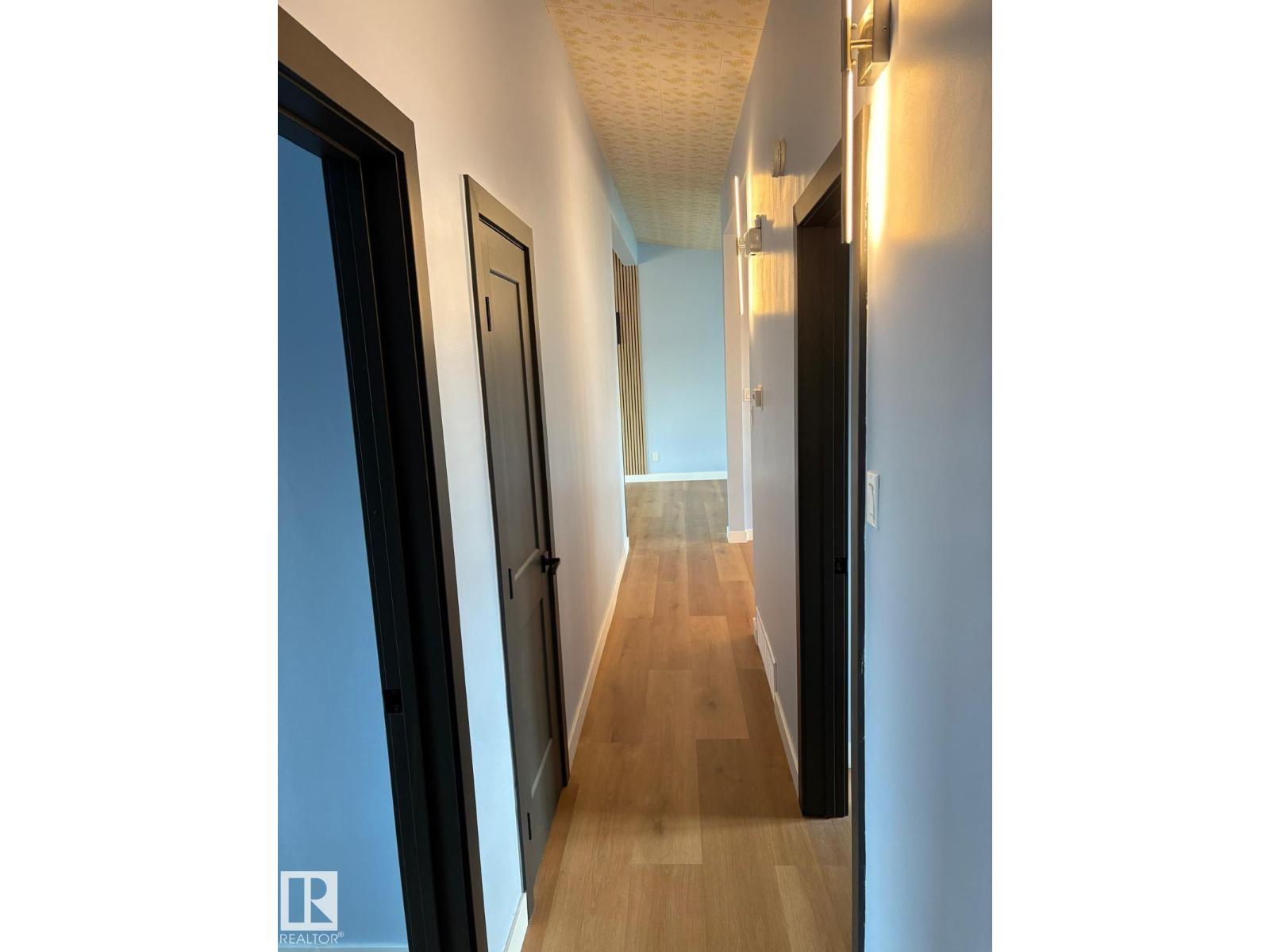 Photo 11 of 6808 95 Av Nw Nw, Edmonton AB