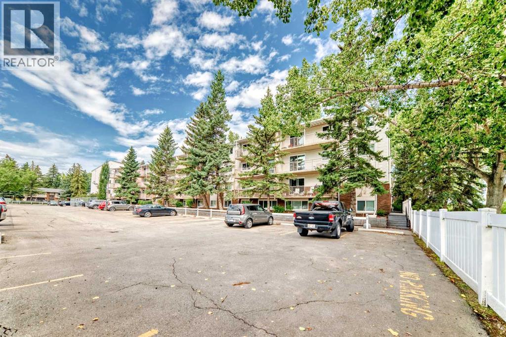 Single Family House for Sale in    Street NW Varsity Calgary 