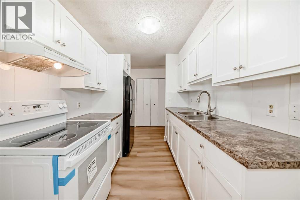 Single Family House for Sale in    Street NW Varsity Calgary 