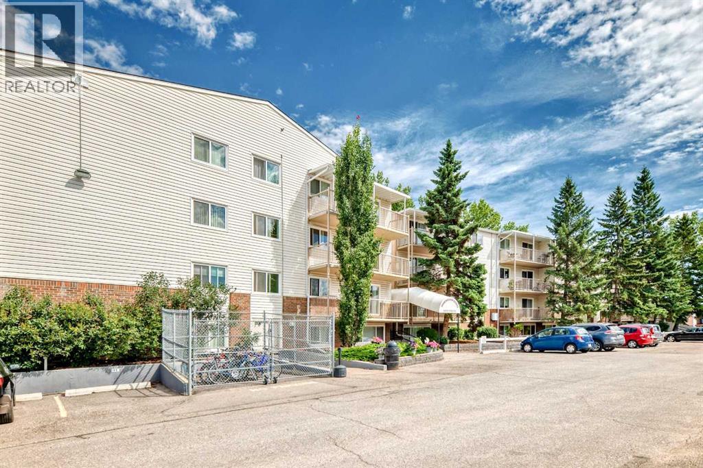 Single Family House for Sale in    Street NW Varsity Calgary 