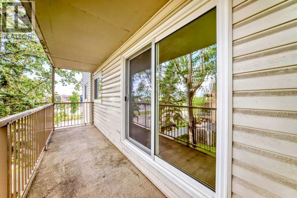 Single Family House for Sale in    Street NW Varsity Calgary 