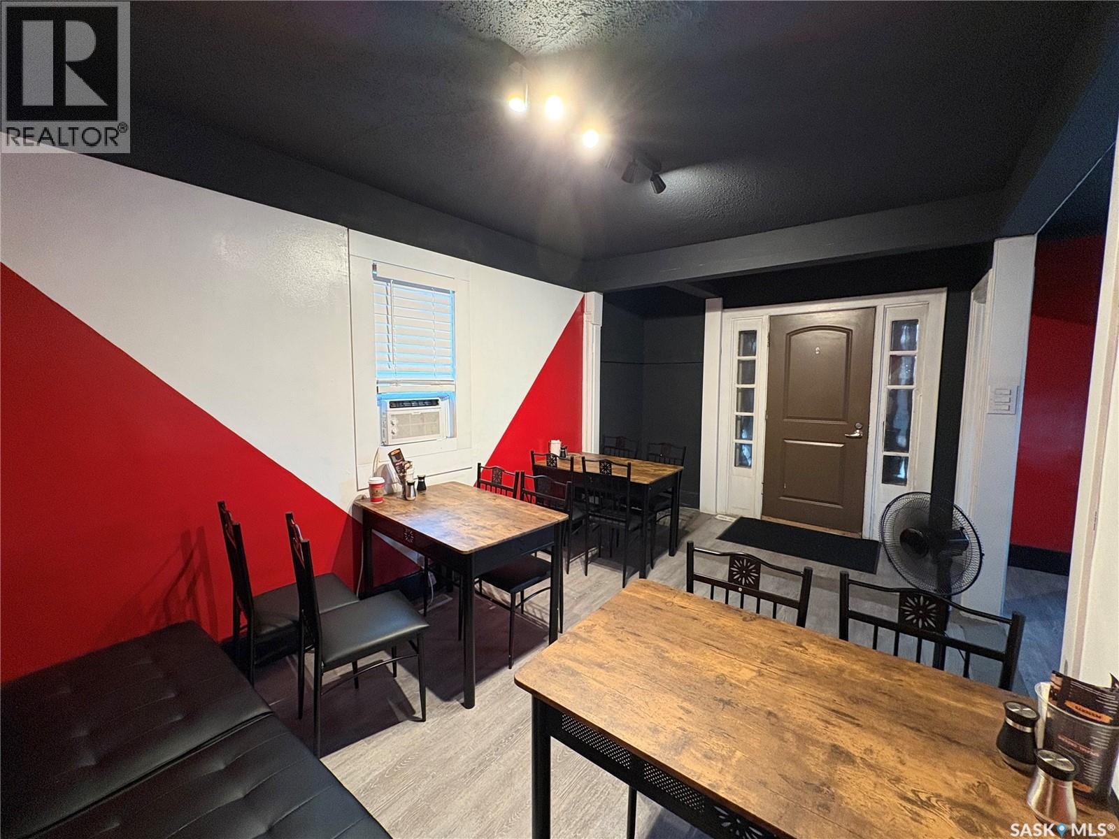 Photo 5 of 1736 Winnipeg Street, Regina SK