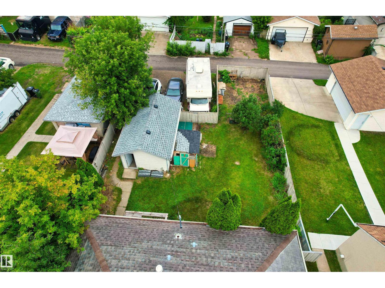 Photo 16 of 9268 85 St Nw, Edmonton AB