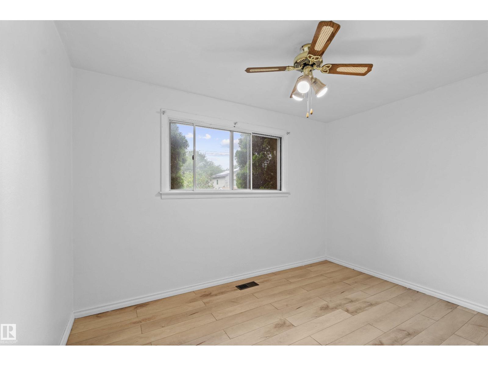 Photo 8 of 9268 85 St Nw, Edmonton AB