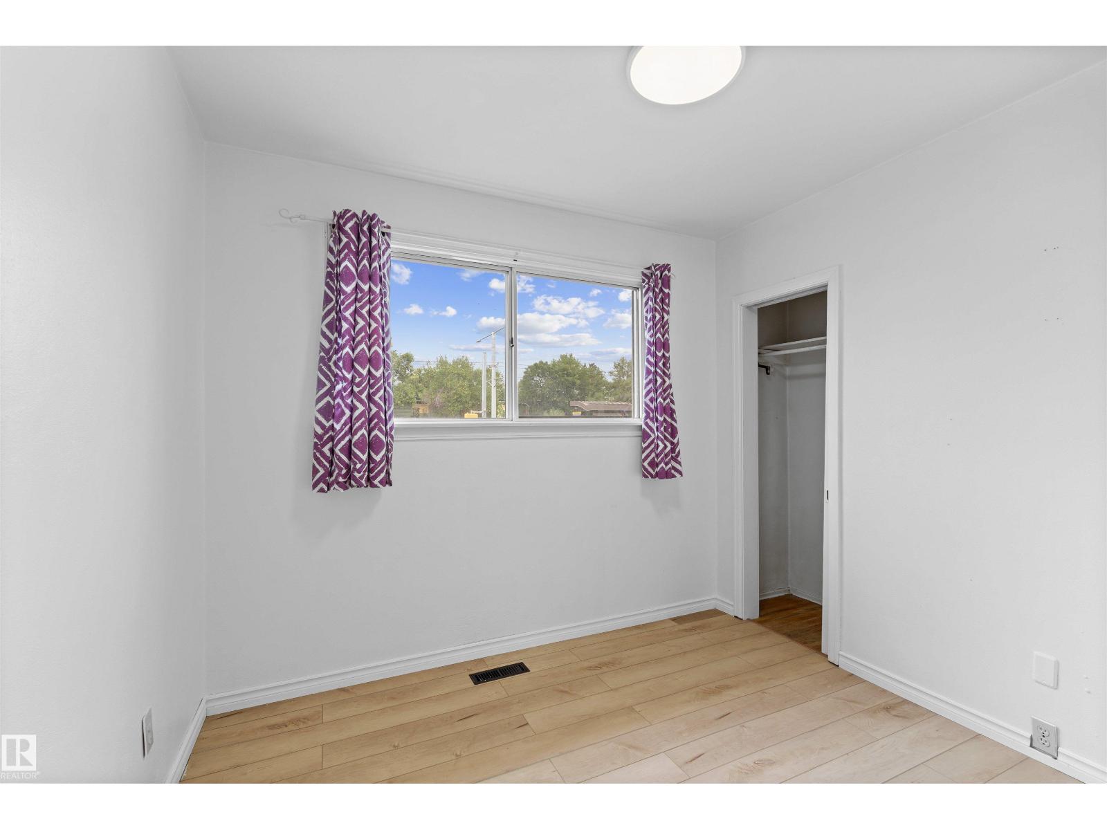 Photo 10 of 9268 85 St Nw, Edmonton AB