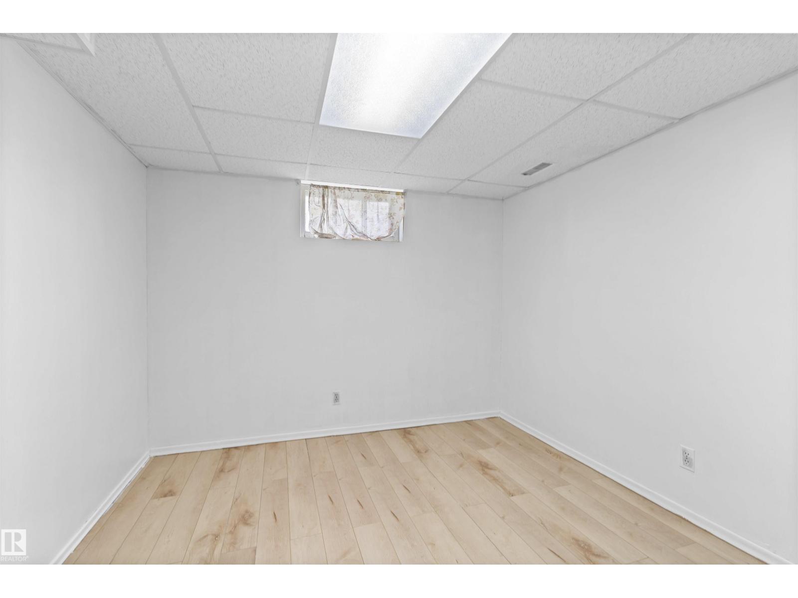 Photo 15 of 9268 85 St Nw, Edmonton AB