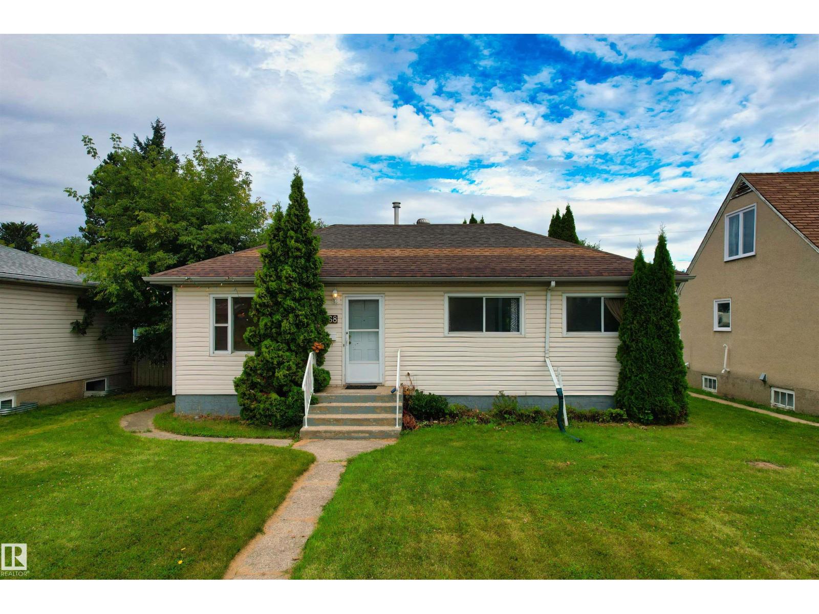 Photo 1 of 9268 85 St Nw, Edmonton AB