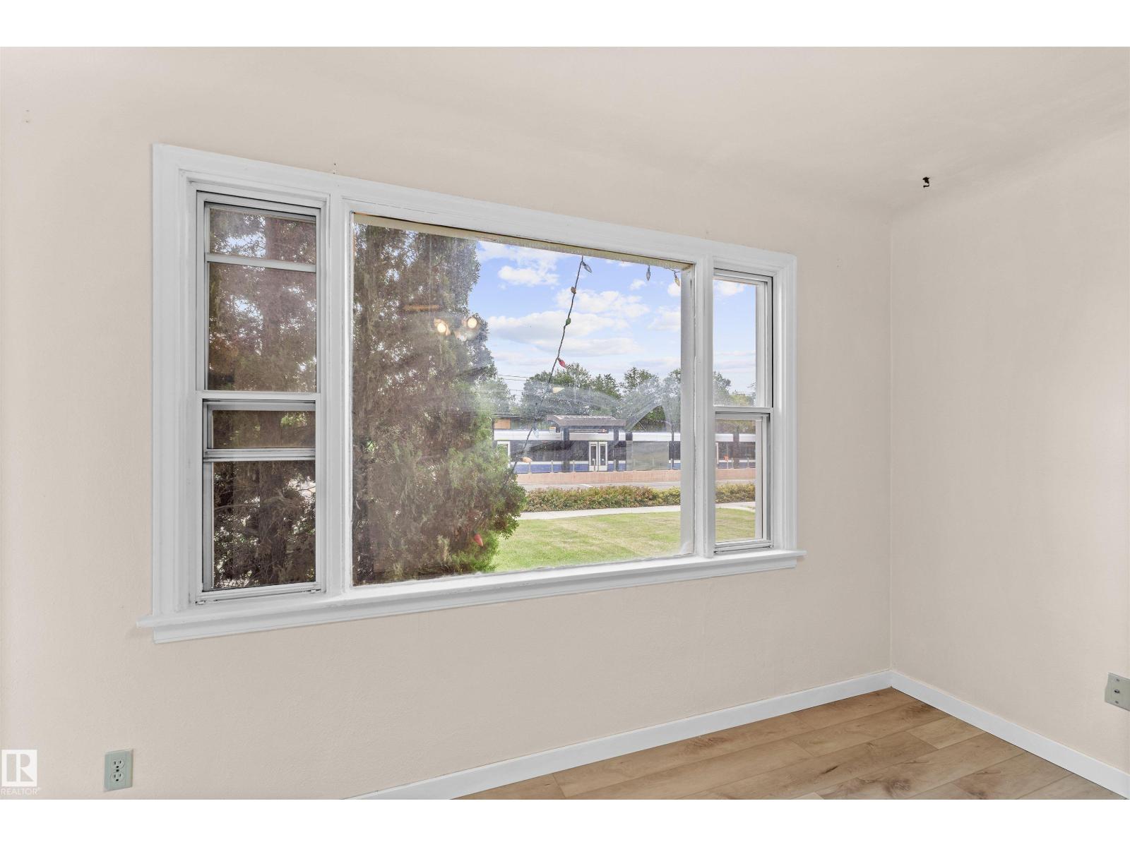 Photo 4 of 9268 85 St Nw, Edmonton AB