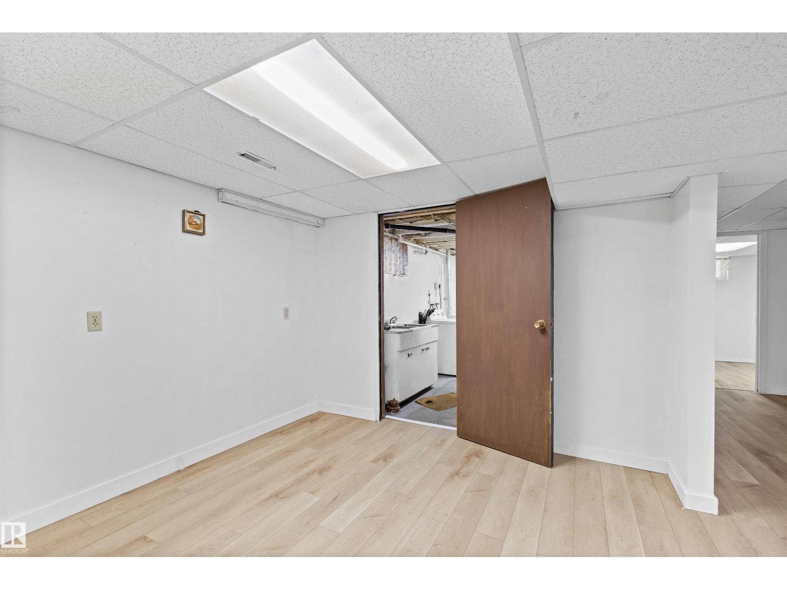 Photo 14 of 9268 85 St Nw, Edmonton AB