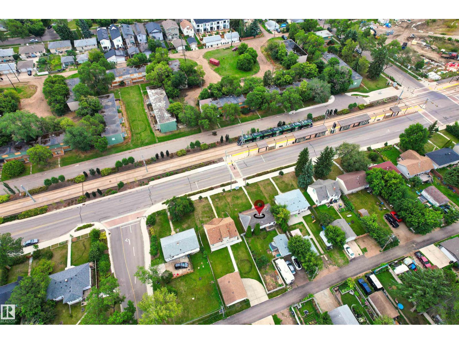 Photo 21 of 9268 85 St Nw, Edmonton AB