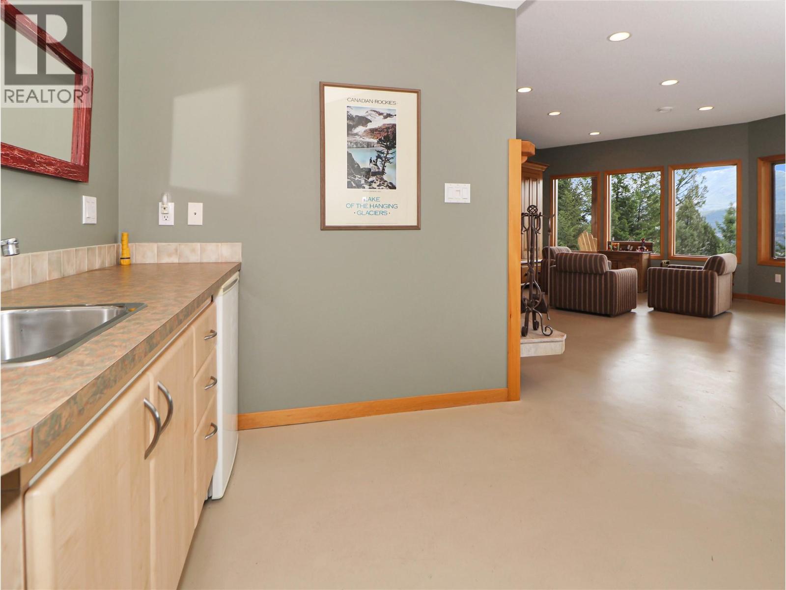 2360/2380 95 Highway, Spillimacheen