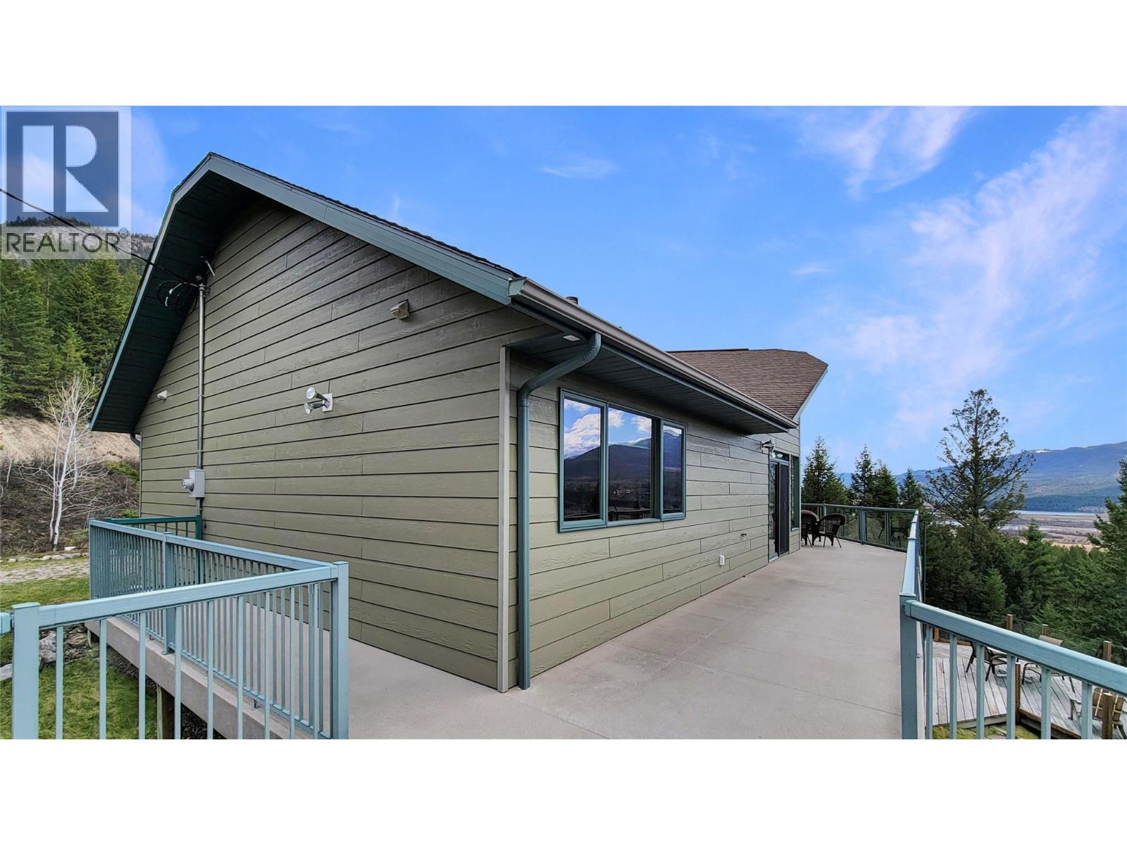 2360/2380 95 Highway, Spillimacheen