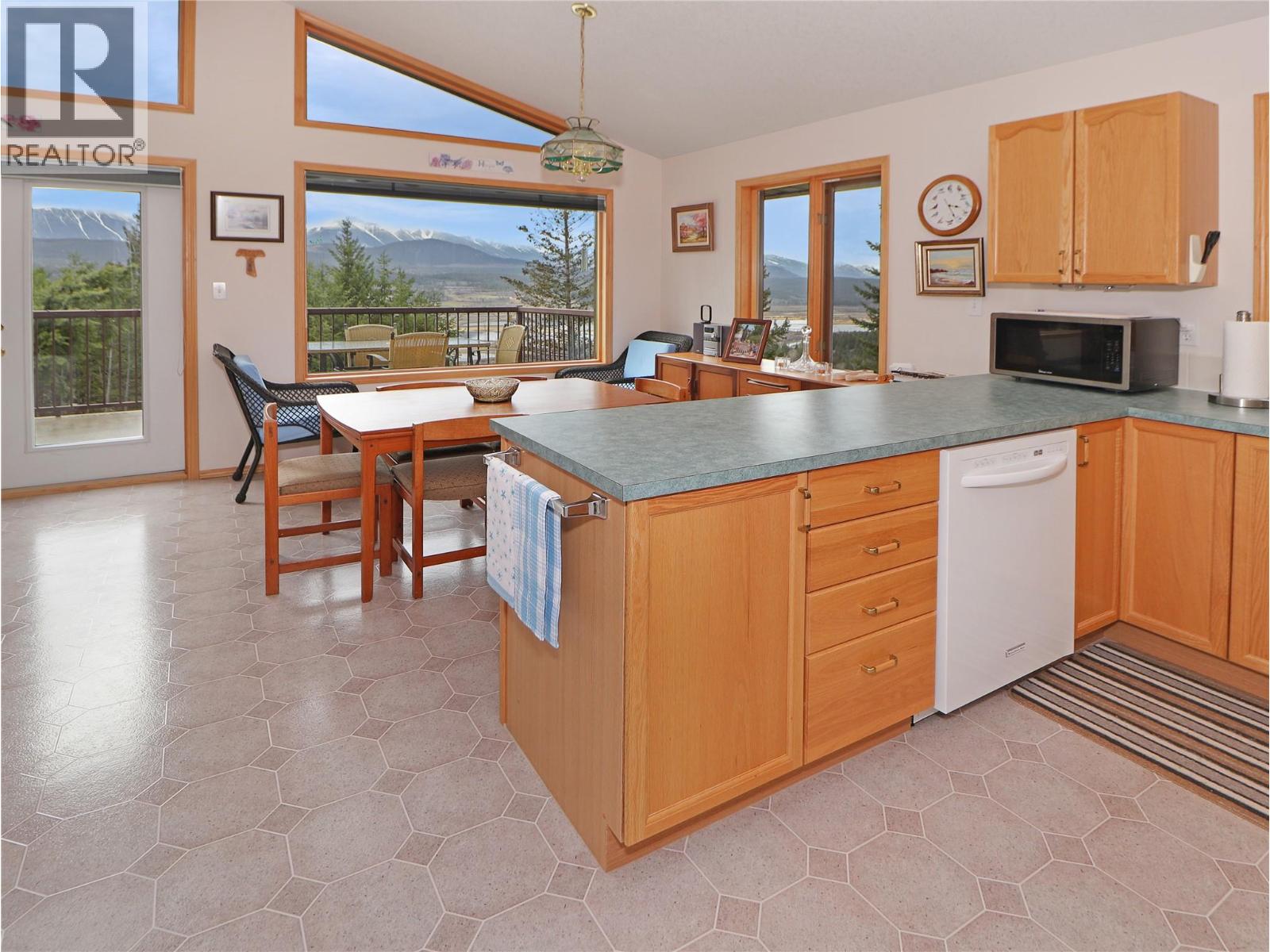 2360/2380 95 Highway, Spillimacheen