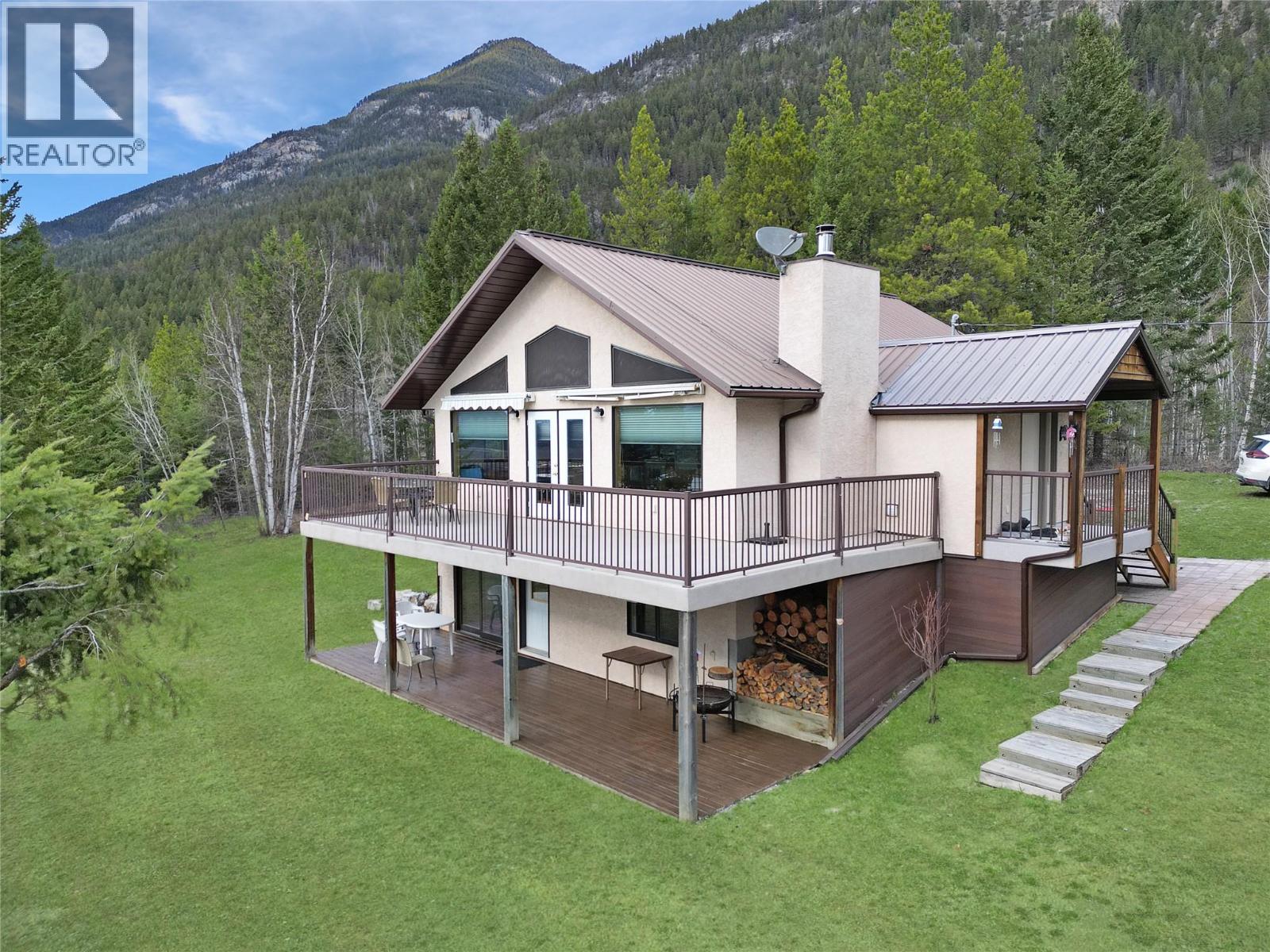 2360/2380 95 Highway, Spillimacheen