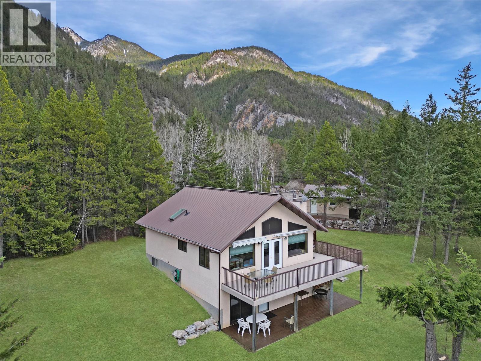 2360/2380 95 Highway, Spillimacheen
