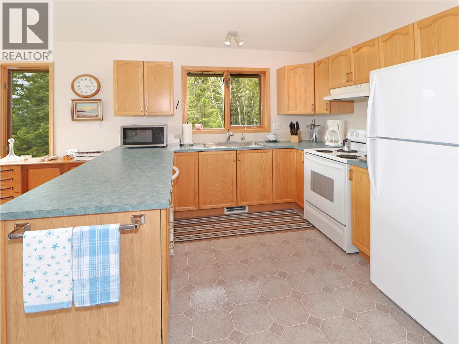 2360/2380 95 Highway, Spillimacheen