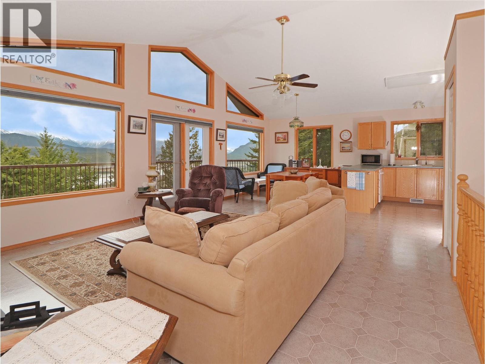 2360/2380 95 Highway, Spillimacheen