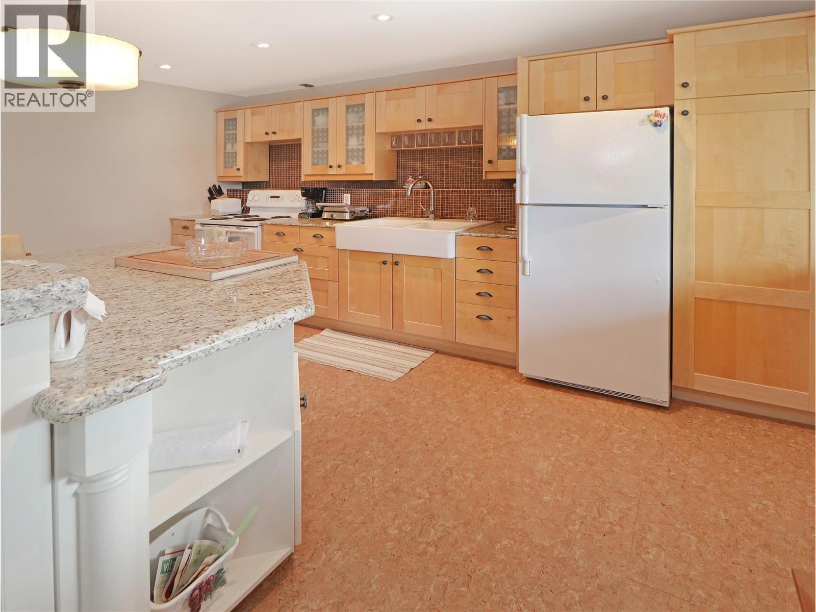 2360/2380 95 Highway, Spillimacheen