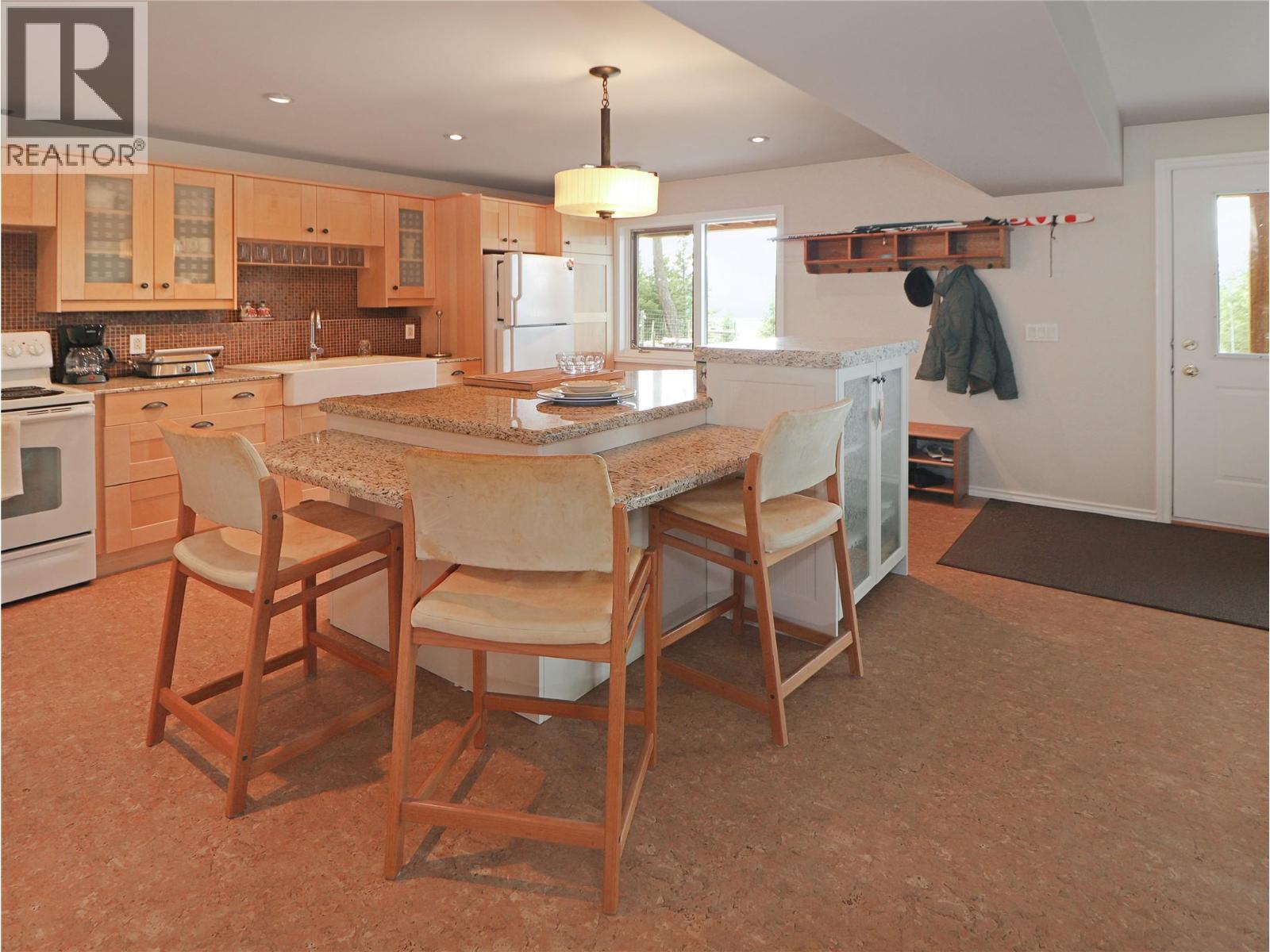2360/2380 95 Highway, Spillimacheen