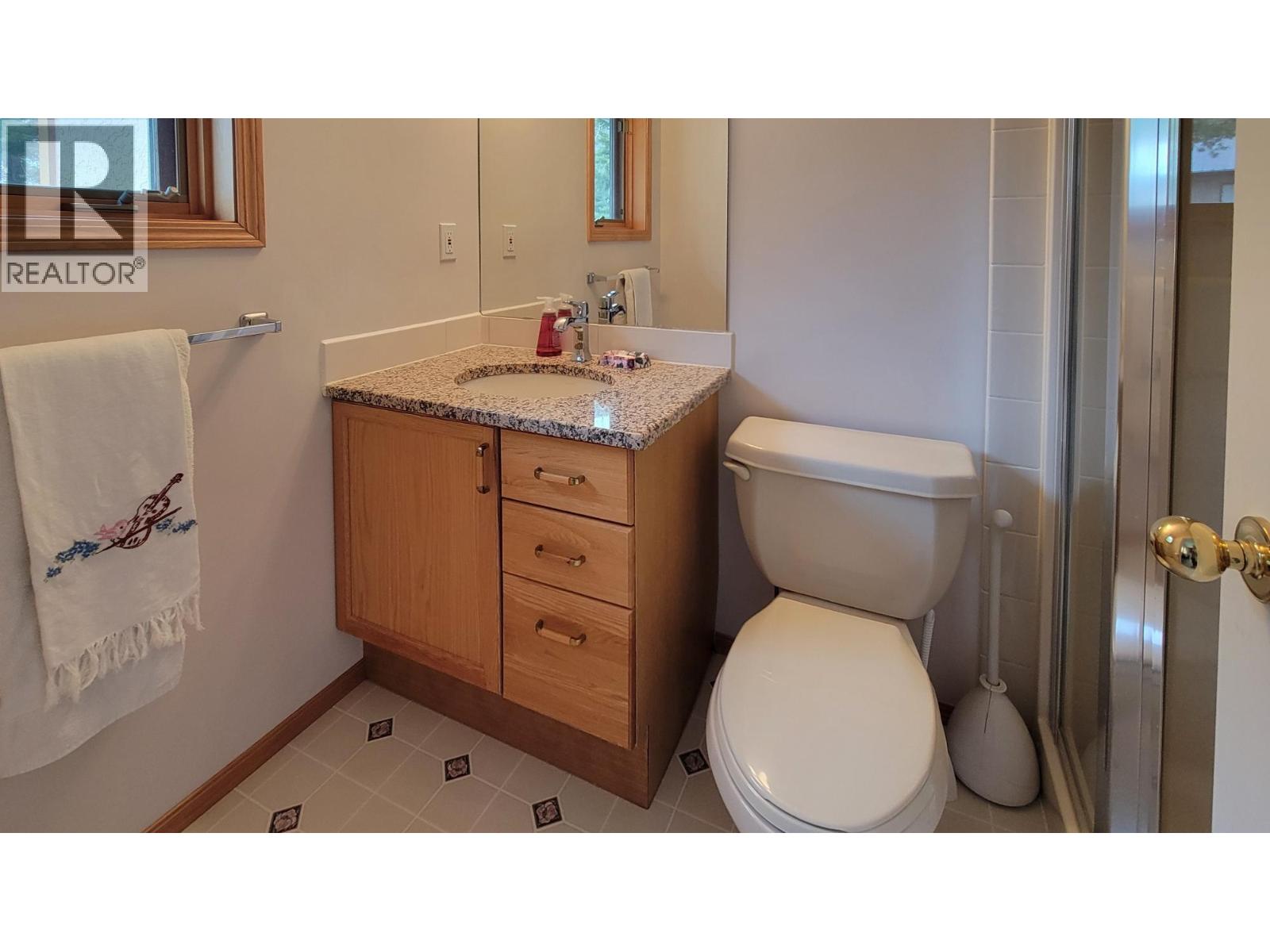 2360/2380 95 Highway, Spillimacheen