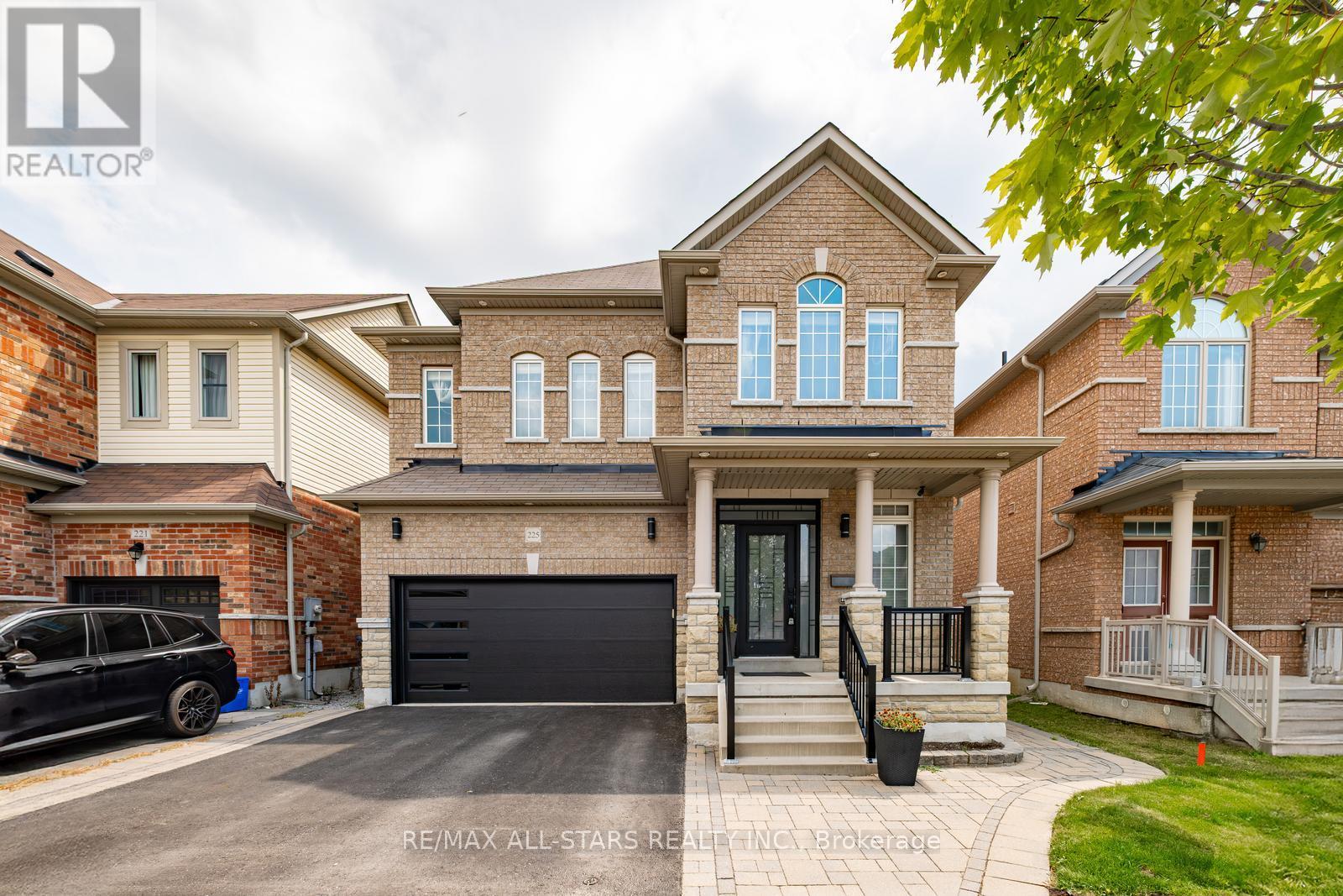Photo 45 of 225 Delbert Circle, Whitchurchstouffville ON