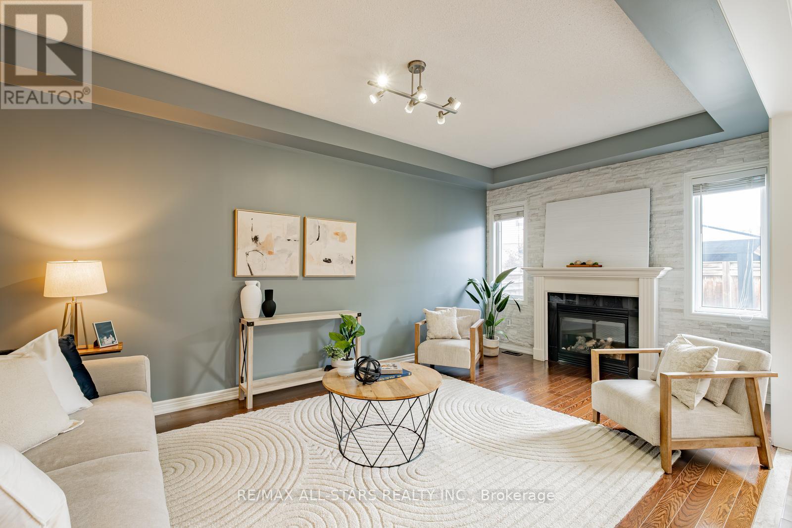 Photo 9 of 225 Delbert Circle, Whitchurchstouffville ON