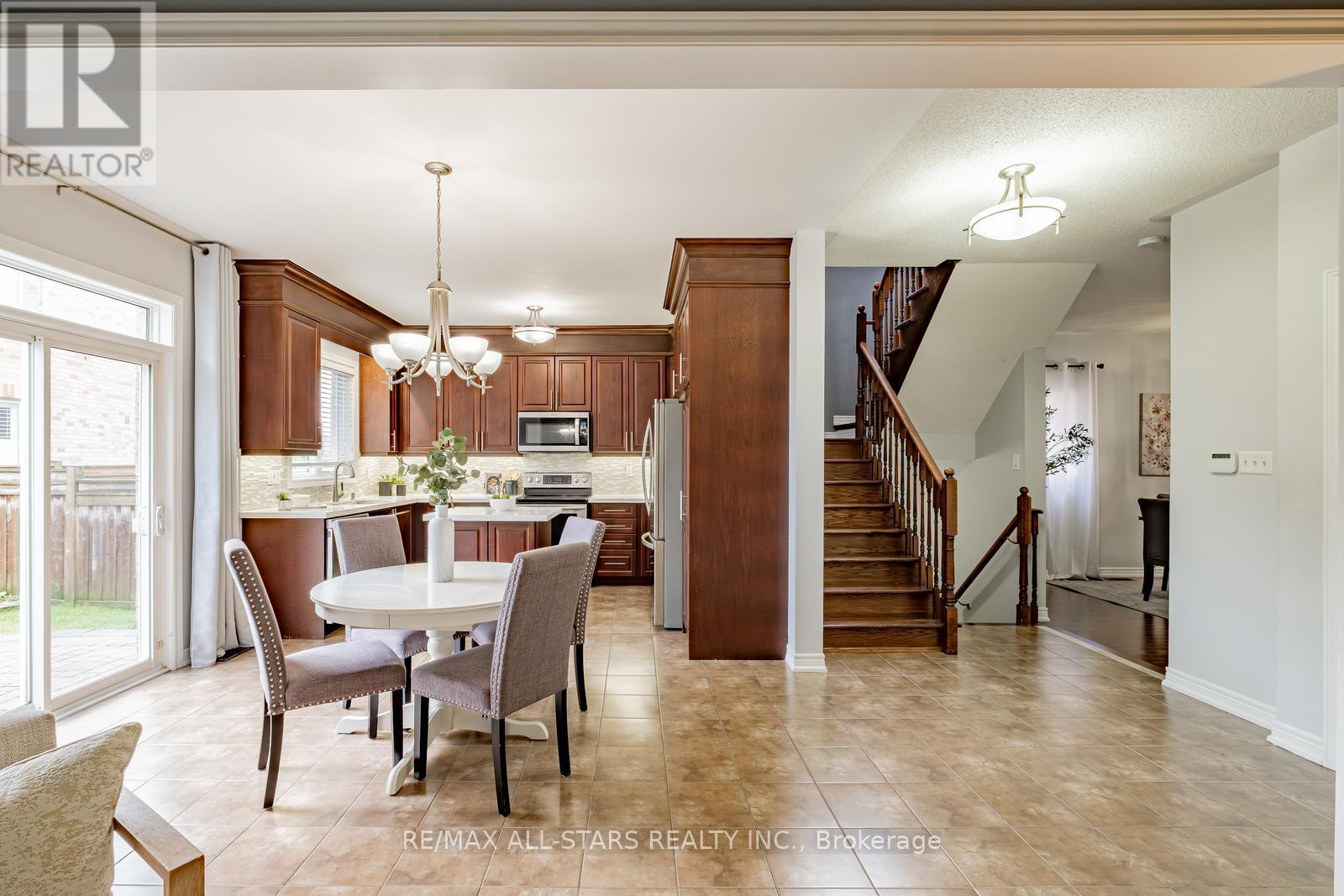 Photo 34 of 225 Delbert Circle, Whitchurchstouffville ON