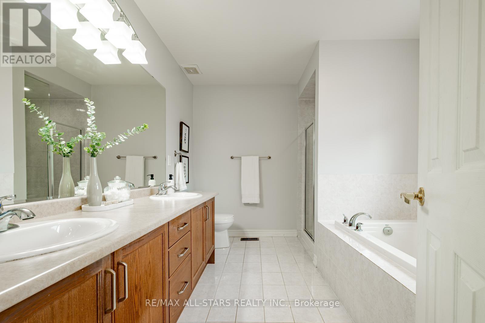 Photo 22 of 225 Delbert Circle, Whitchurchstouffville ON