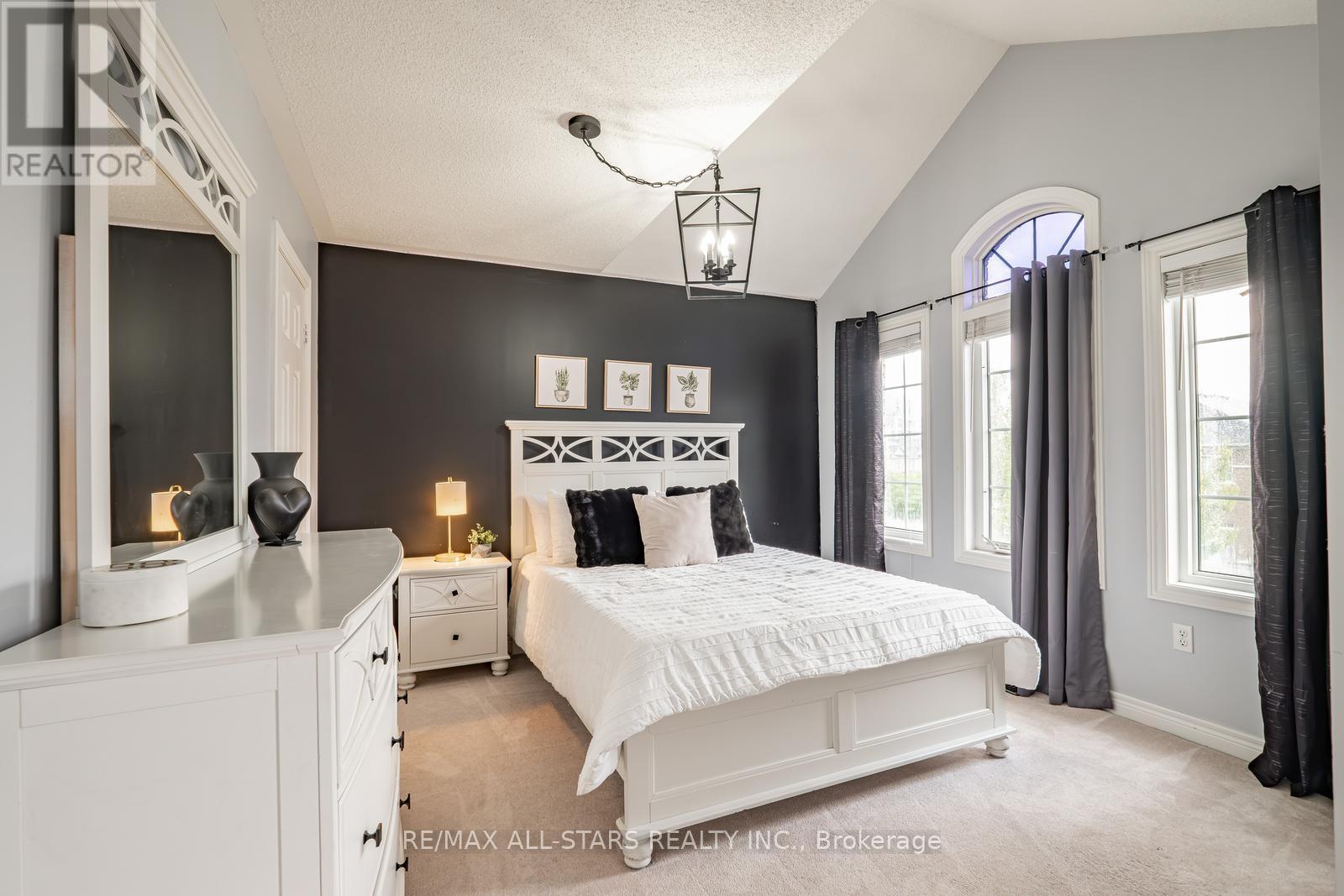 Photo 21 of 225 Delbert Circle, Whitchurchstouffville ON
