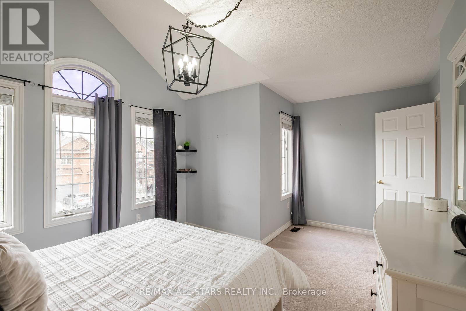 Photo 20 of 225 Delbert Circle, Whitchurchstouffville ON