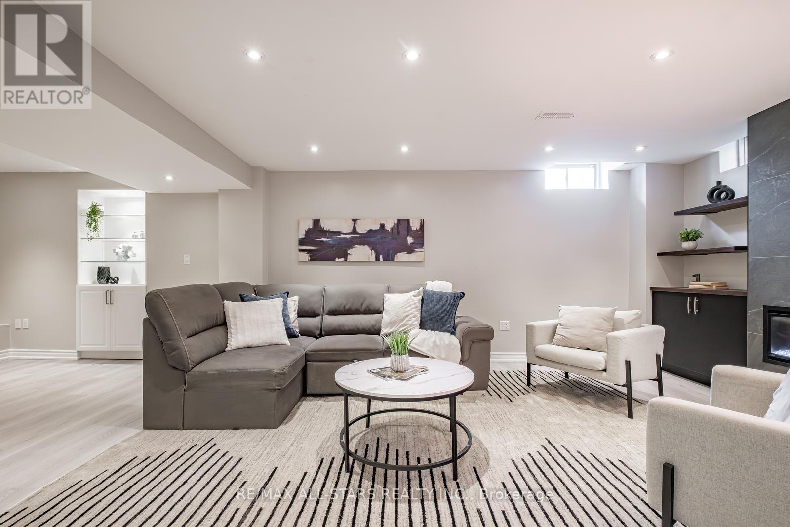 Photo 46 of 225 Delbert Circle, Whitchurchstouffville ON
