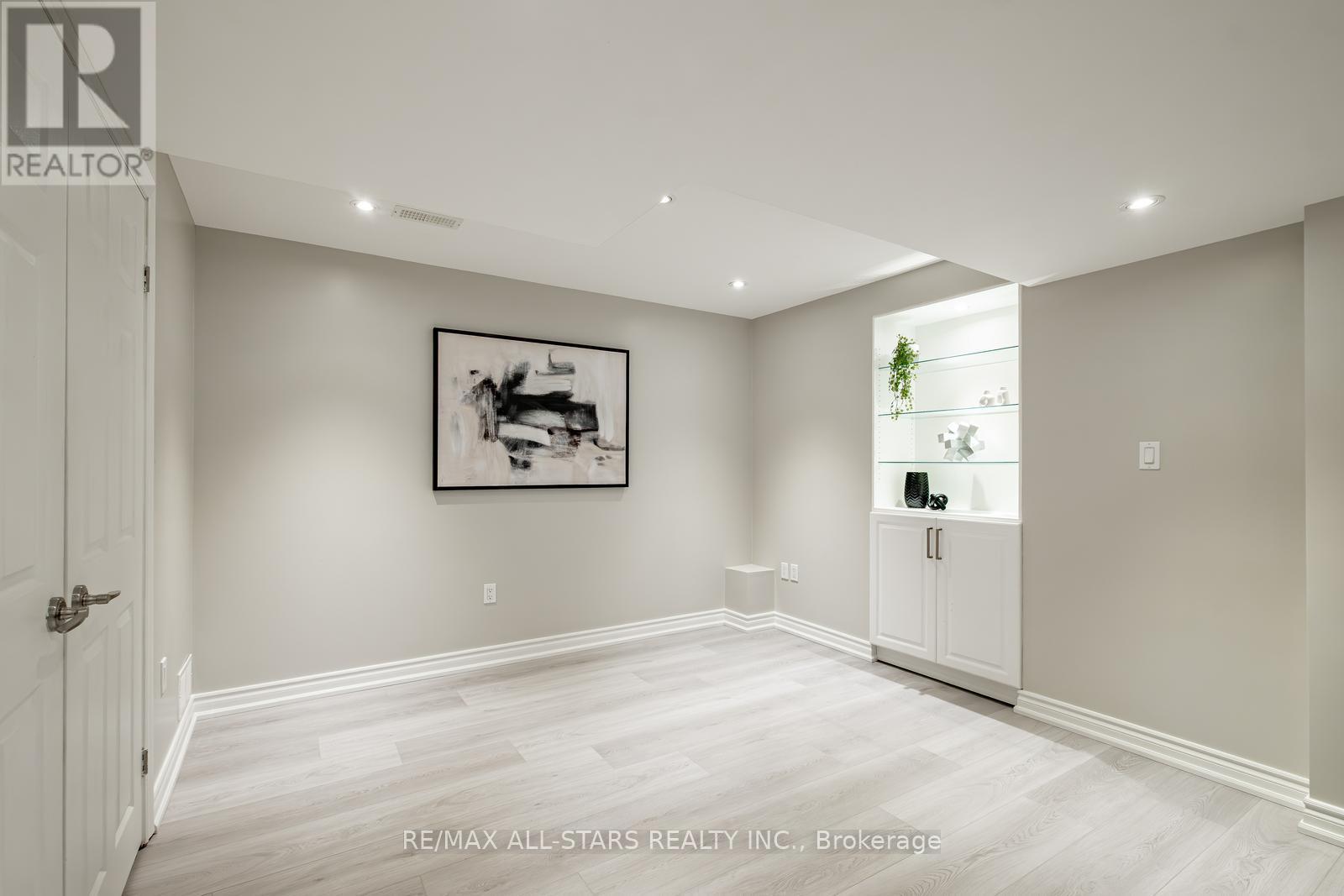 Photo 10 of 225 Delbert Circle, Whitchurchstouffville ON