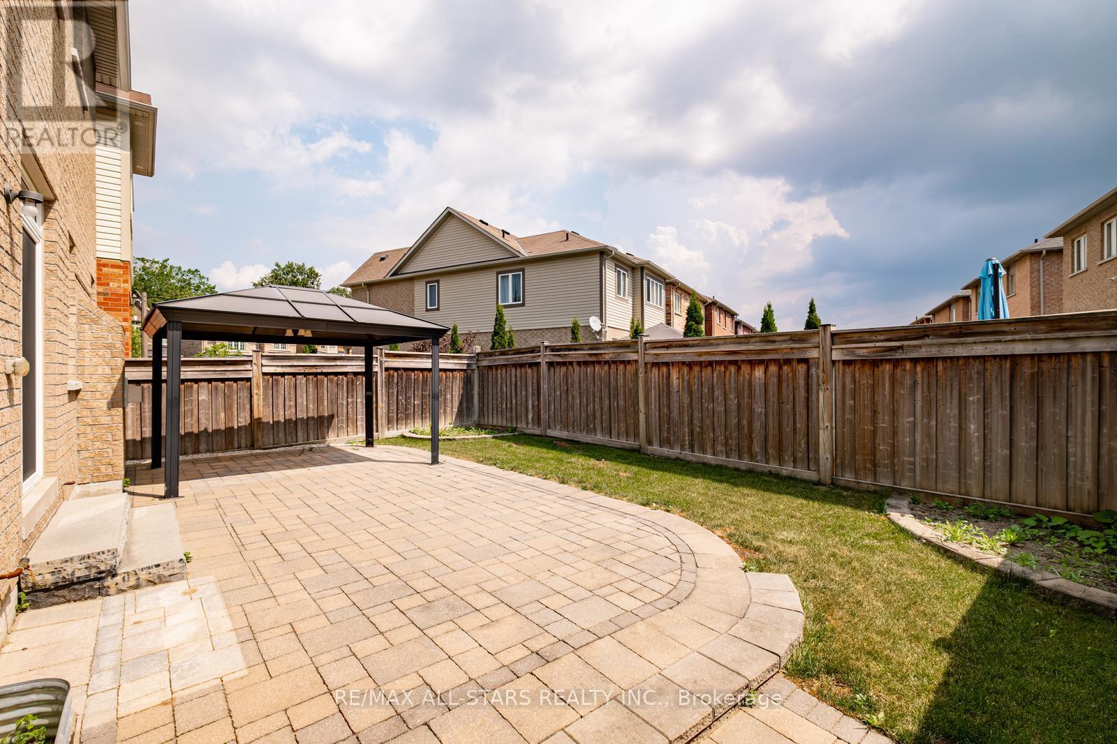 Photo 16 of 225 Delbert Circle, Whitchurchstouffville ON