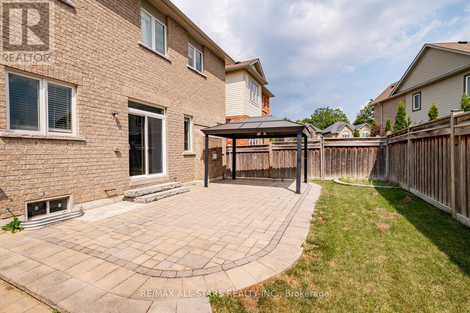 Photo 4 of 225 Delbert Circle, Whitchurchstouffville ON