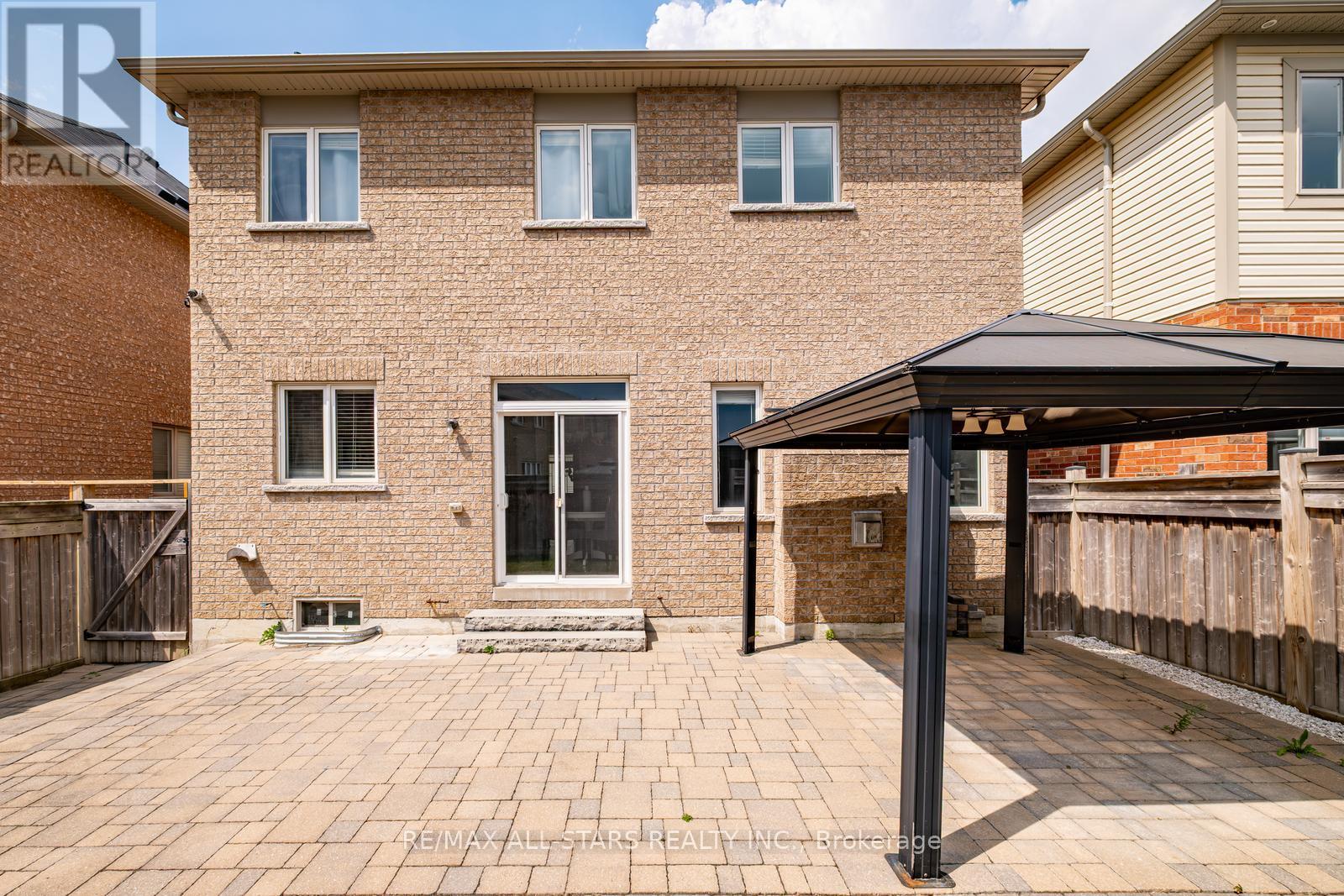 Photo 29 of 225 Delbert Circle, Whitchurchstouffville ON