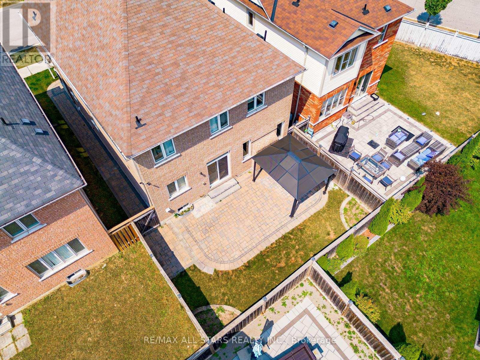 Photo 31 of 225 Delbert Circle, Whitchurchstouffville ON