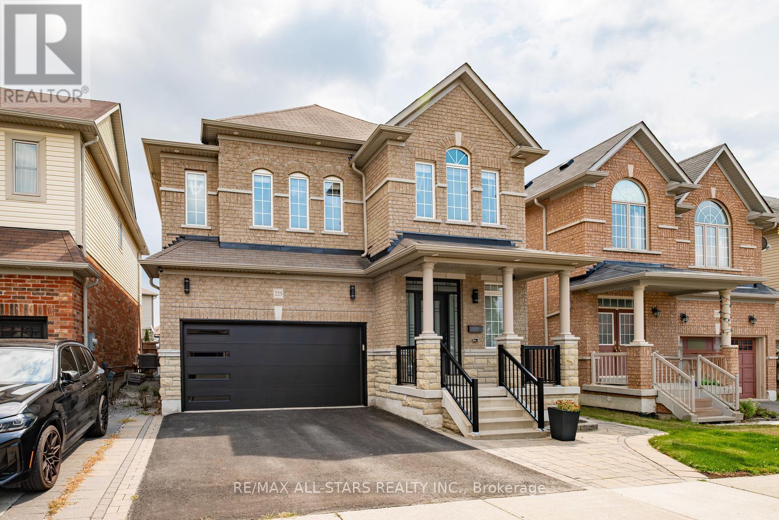 Photo 43 of 225 Delbert Circle, Whitchurchstouffville ON
