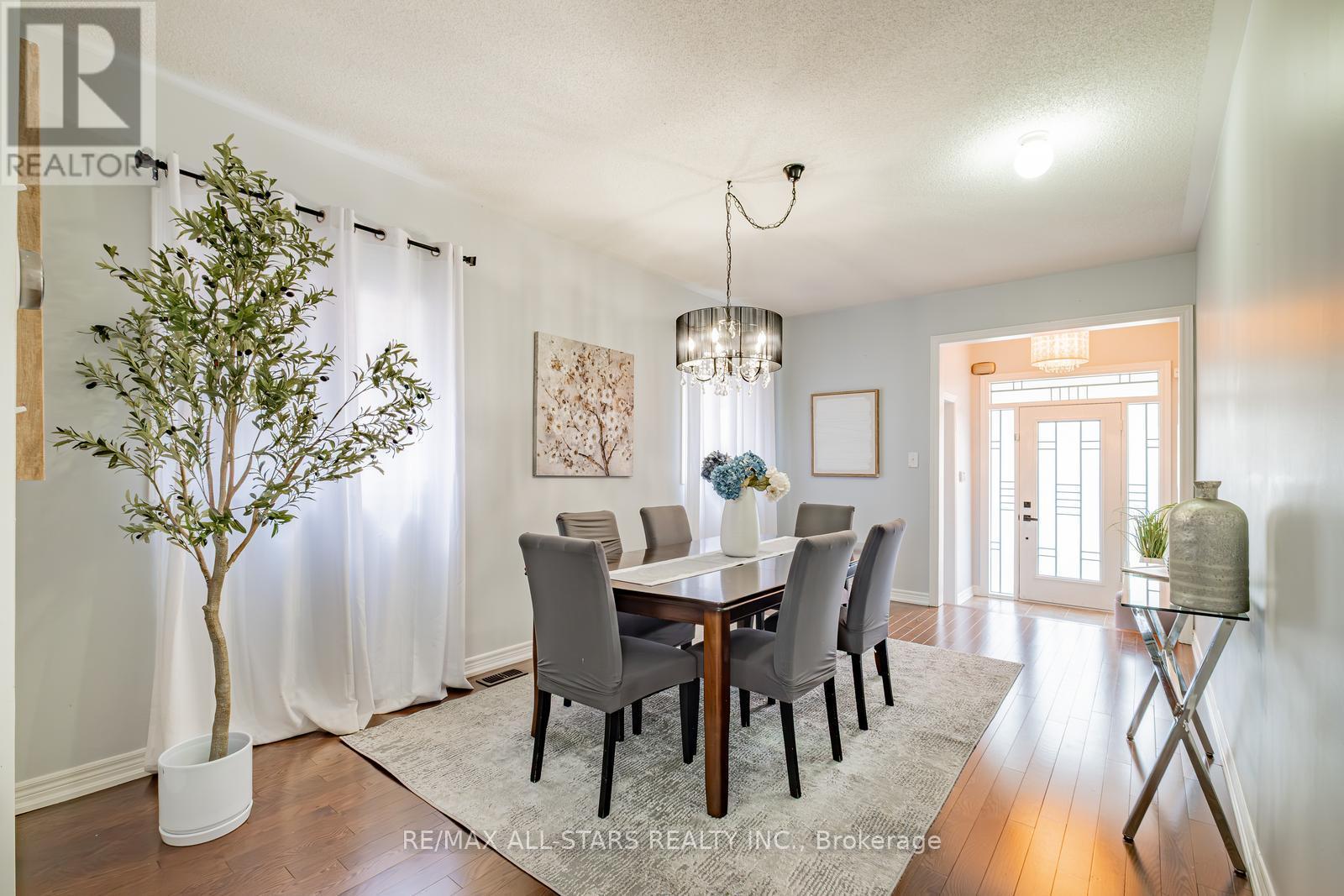 Photo 7 of 225 Delbert Circle, Whitchurchstouffville ON