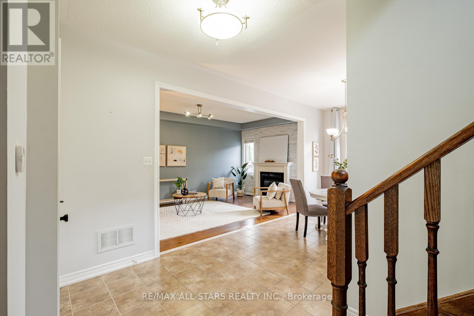 Photo 11 of 225 Delbert Circle, Whitchurchstouffville ON