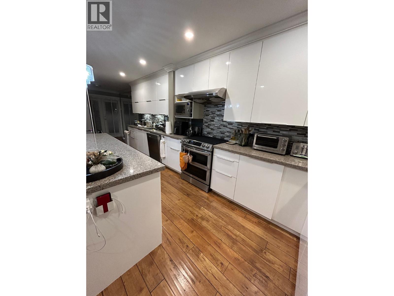 Photo 6 of 10690 Hollybank Drive, Richmond BC
