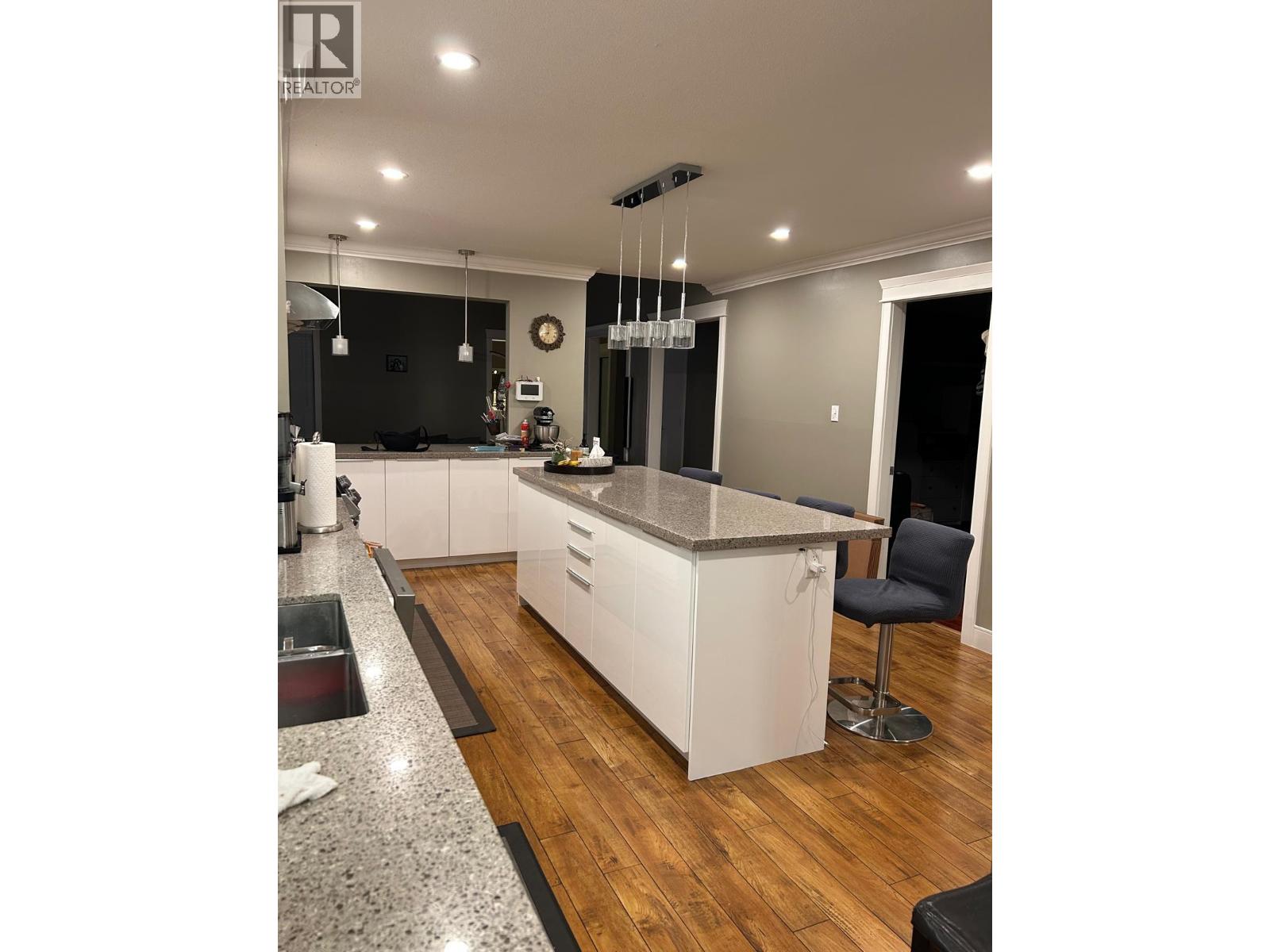 Photo 5 of 10690 Hollybank Drive, Richmond BC