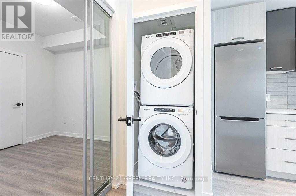 Photo 4 of 502 2300 St Clair Avenue W, Toronto ON