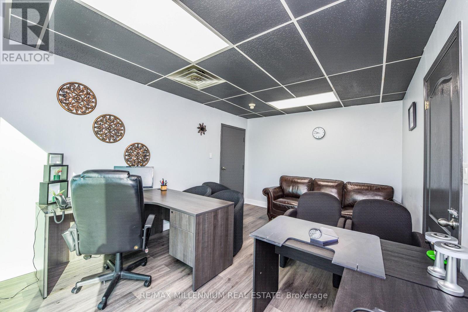 Photo 10 of 220 1300 Steeles Avenue, Brampton ON