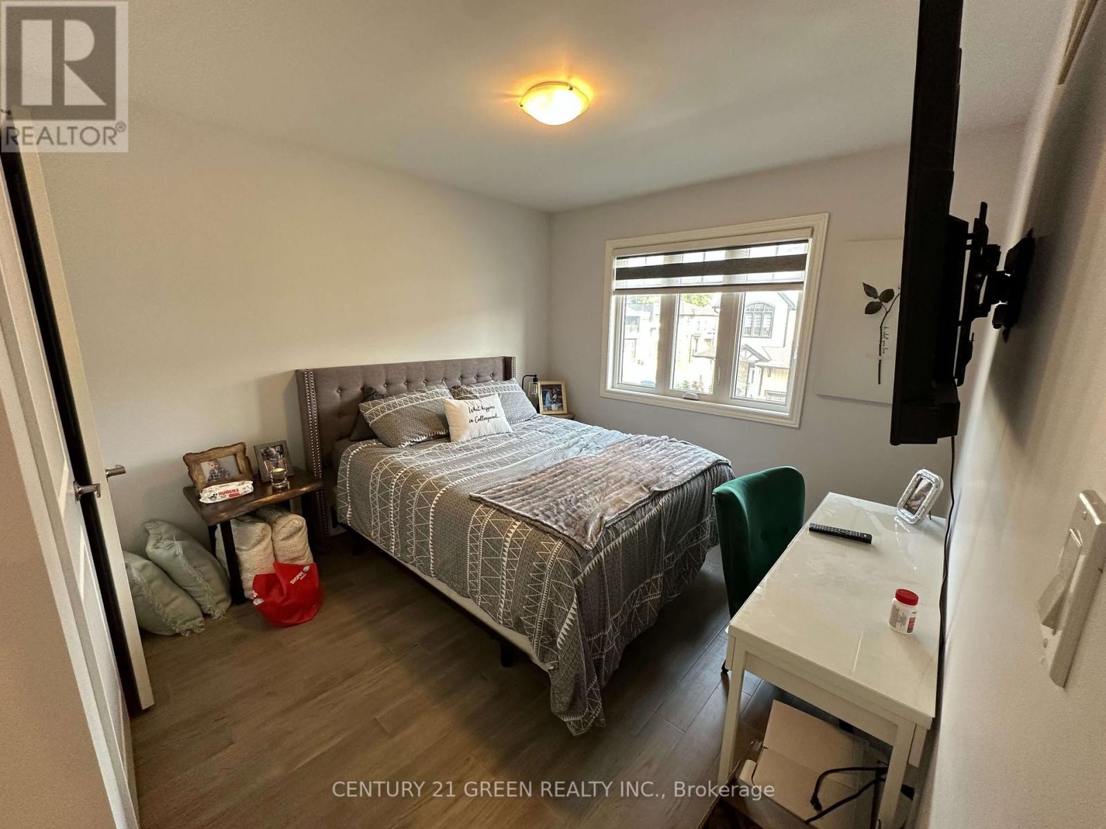 Photo 3 of 170 Rosie Street, Blue Mountains ON