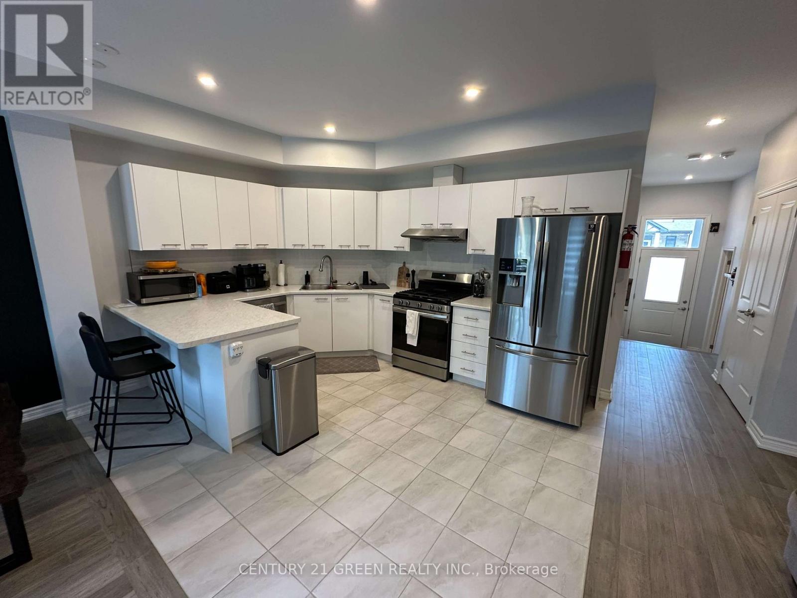 Photo 8 of 170 Rosie Street, Blue Mountains ON